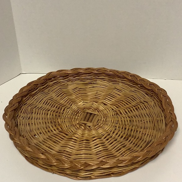 Woven basket serving tray 14 diameter - Picture 3 of 3